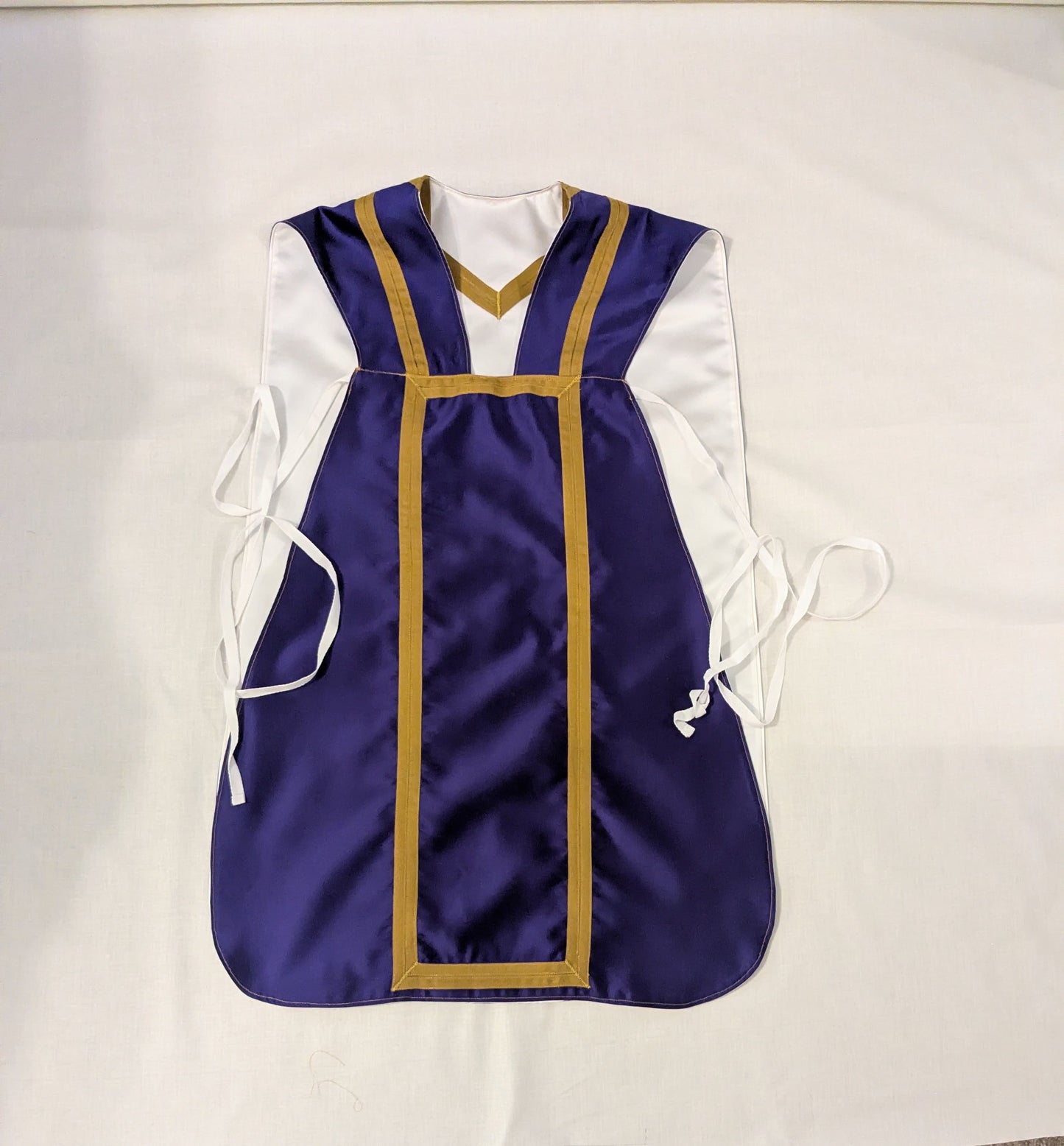 Ultra-Lightweight Travel Vestments — Reversible White & Violet Complete Set