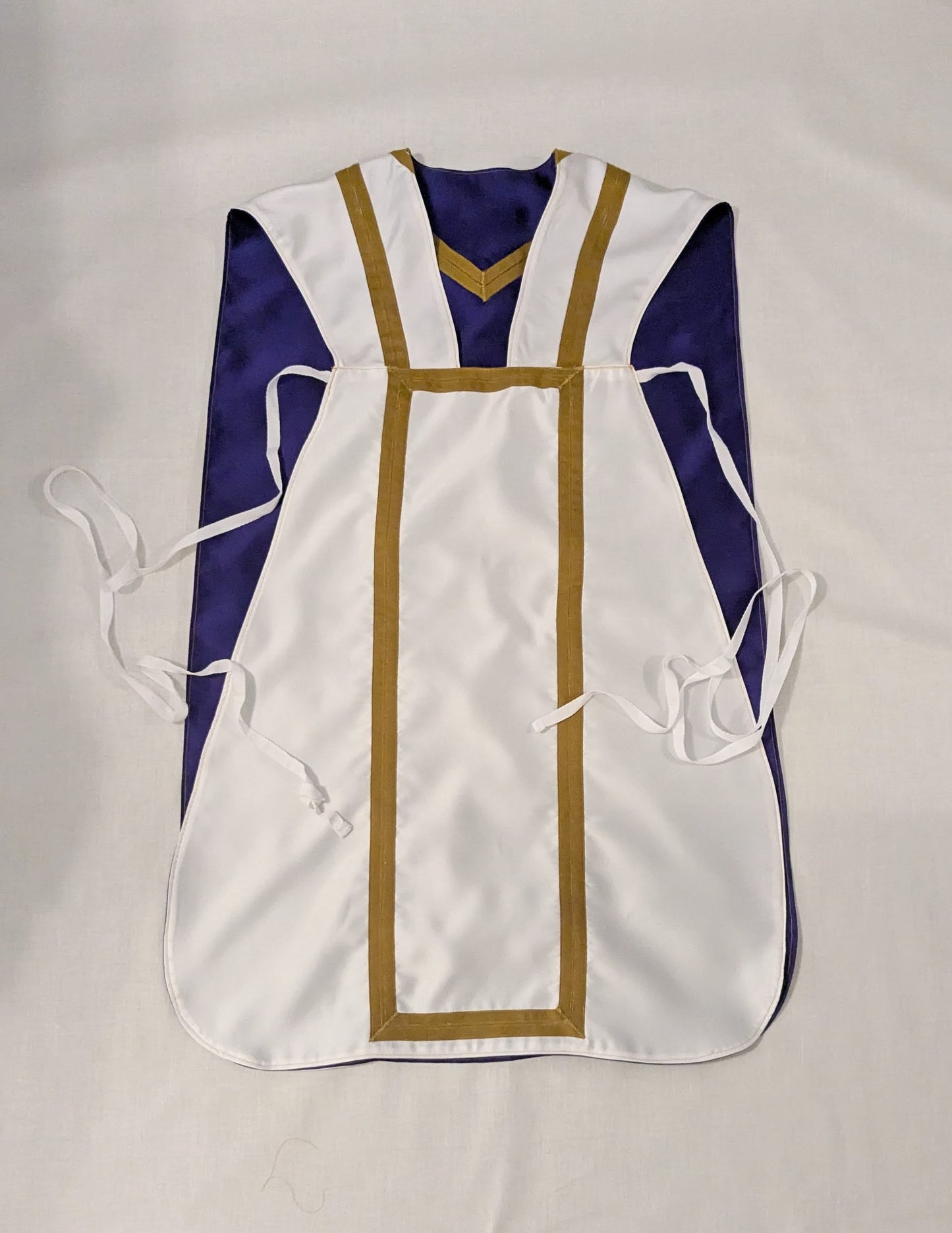 Ultra-Lightweight Travel Vestments — Reversible White & Violet Complete Set